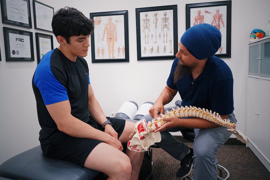 Herniated Disc vs. Spinal Stenosis: What’s the Difference?